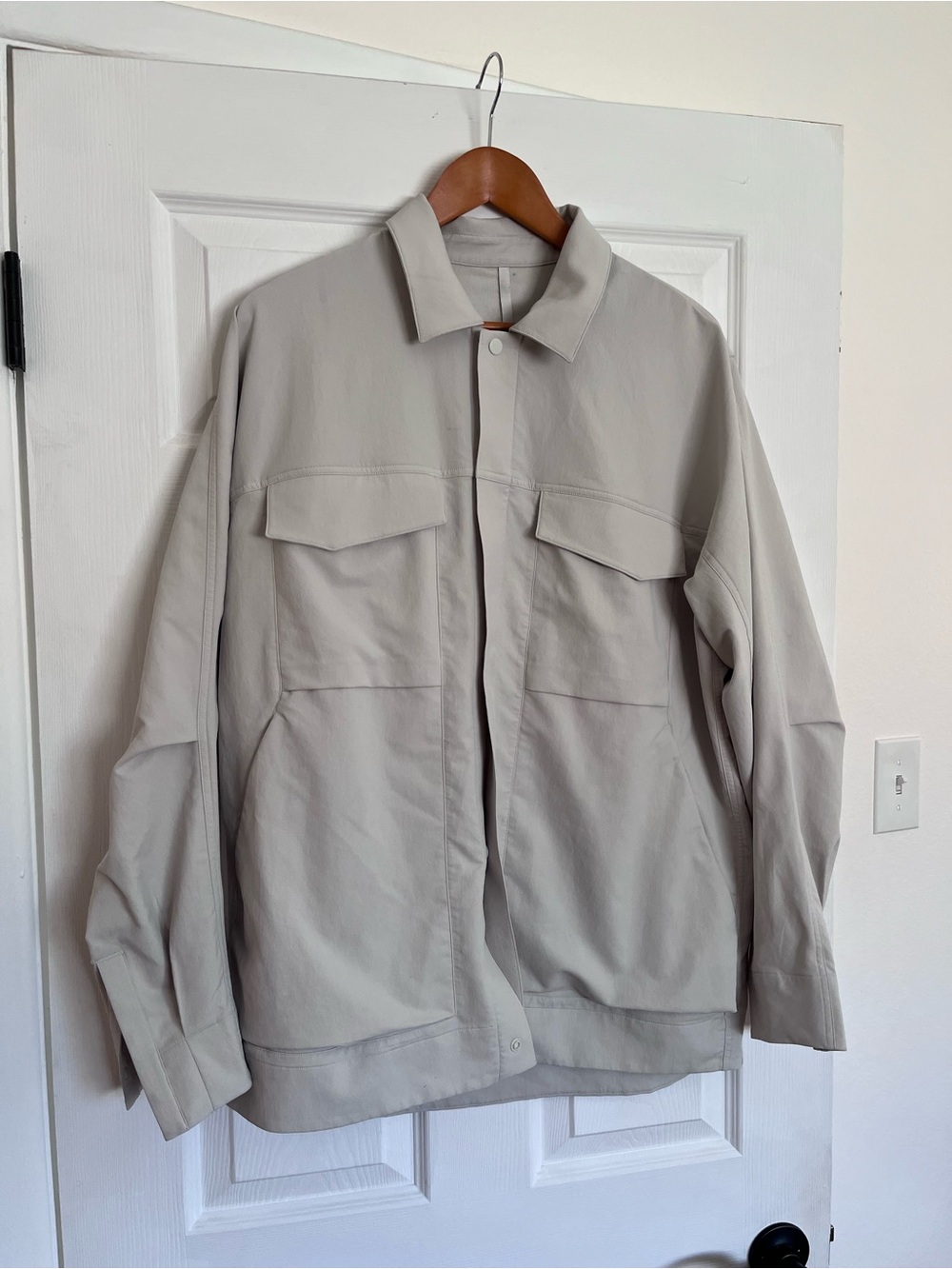 Lululemon • Men's Overshirt Jacket in Light Taupe